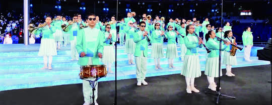 重庆市特殊教育中心扬帆管乐团登台演奏国际残奥委会会歌《未来赞美诗》。 （截屏图）.jpg